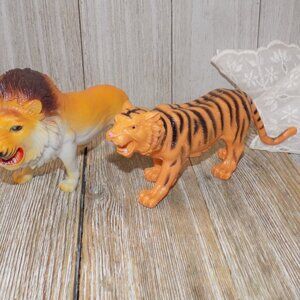 Lion and Tiger Plastic Toys, Preschooler Toys,  Cake Topper